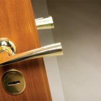 Зеркало с широким фацетом - элемент уникального дизайна интерьера