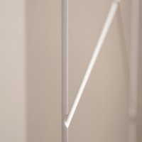 Легкая окрашенная в пастельных тонах панель декорирована изящной фрезеровкой