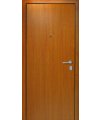 Дверь входная в квартиру Cerber 14 - Декоративная панель с покрытием антивандальным пластиком, повторяющим рисунок древесины. Наличники плоские с зарезкой под петли.